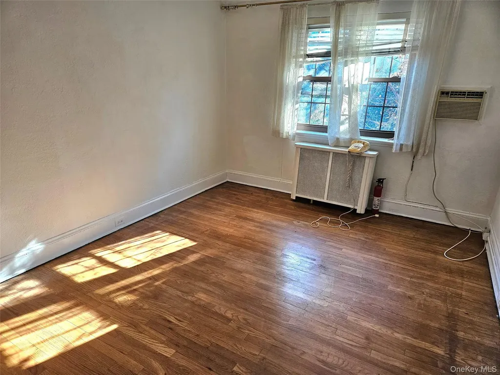 81-28 77 Avenue Glendale NY 11385