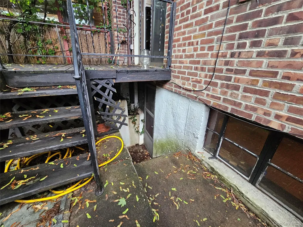 81-28 77 Avenue Glendale NY 11385