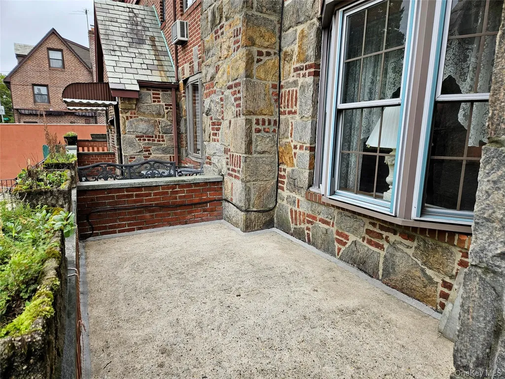 81-28 77 Avenue Glendale NY 11385