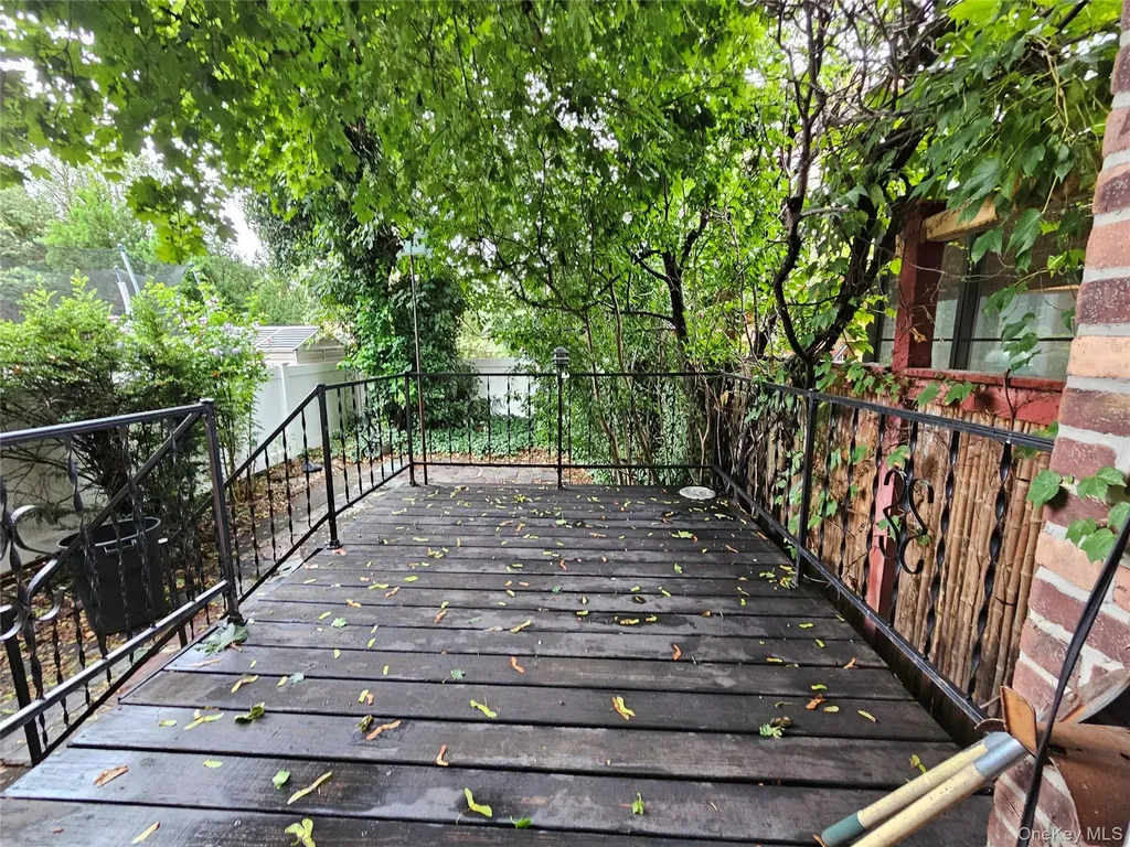 81-28 77 Avenue Glendale NY 11385