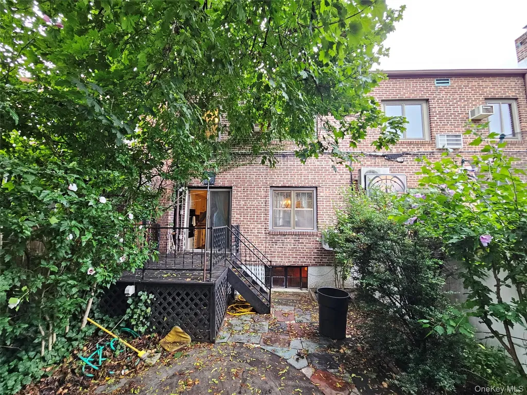81-28 77 Avenue Glendale NY 11385