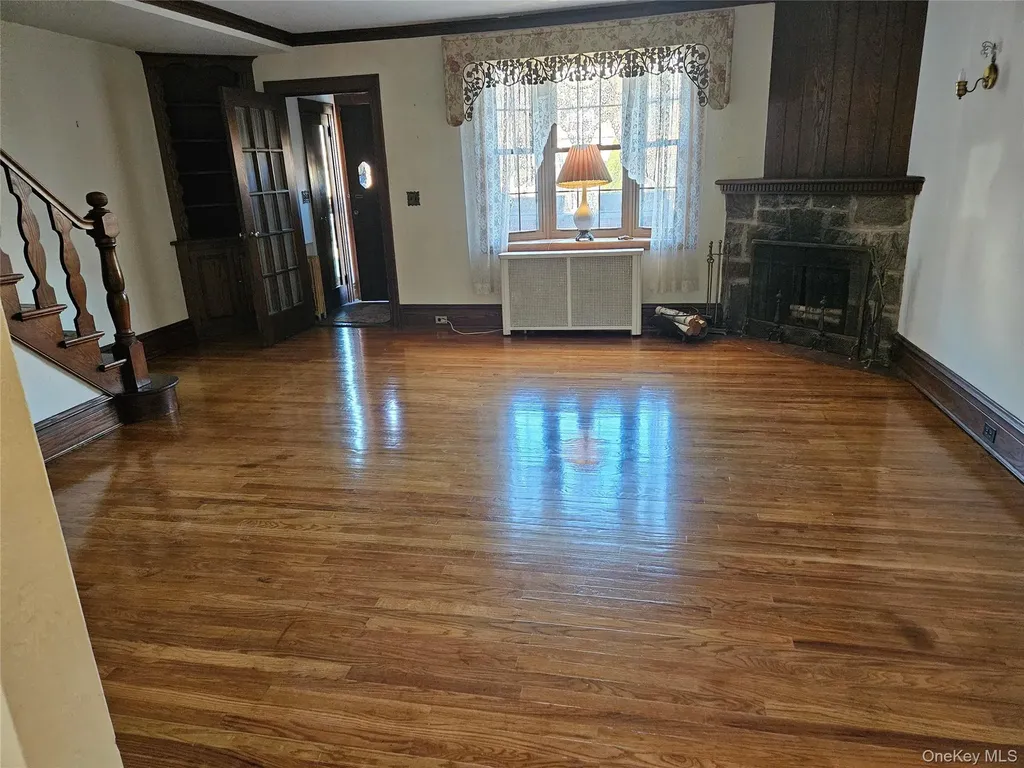 81-28 77 Avenue Glendale NY 11385