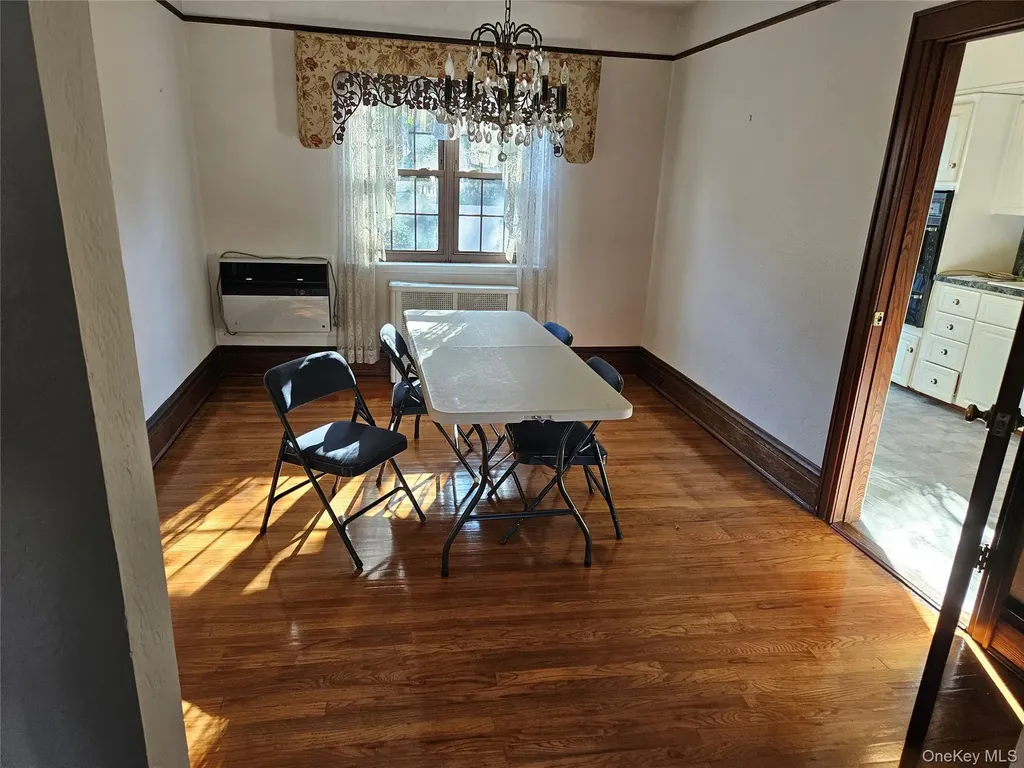81-28 77 Avenue Glendale NY 11385