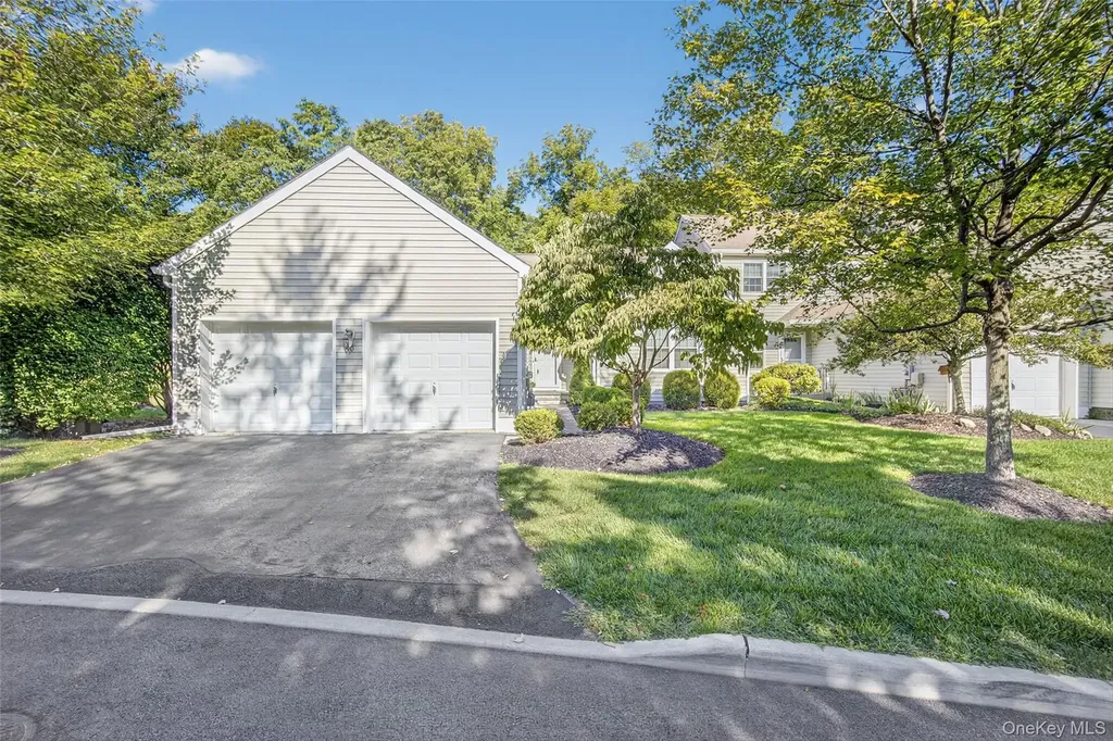 60 Muirfield Court Poughkeepsie NY 12603