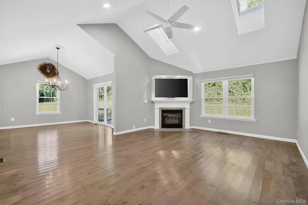 60 Muirfield Court Poughkeepsie NY 12603