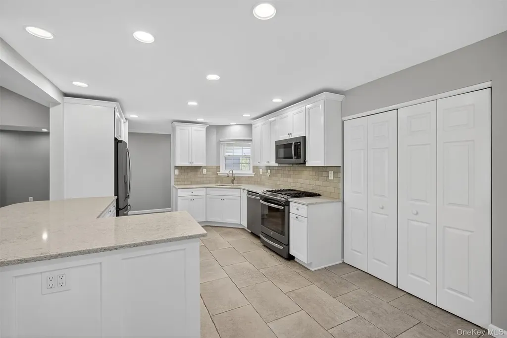 60 Muirfield Court Poughkeepsie NY 12603