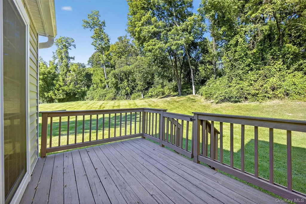 60 Muirfield Court Poughkeepsie NY 12603