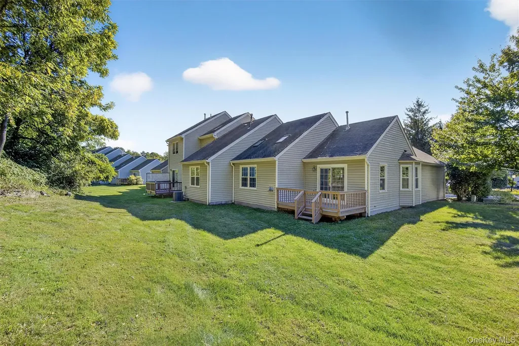 60 Muirfield Court Poughkeepsie NY 12603