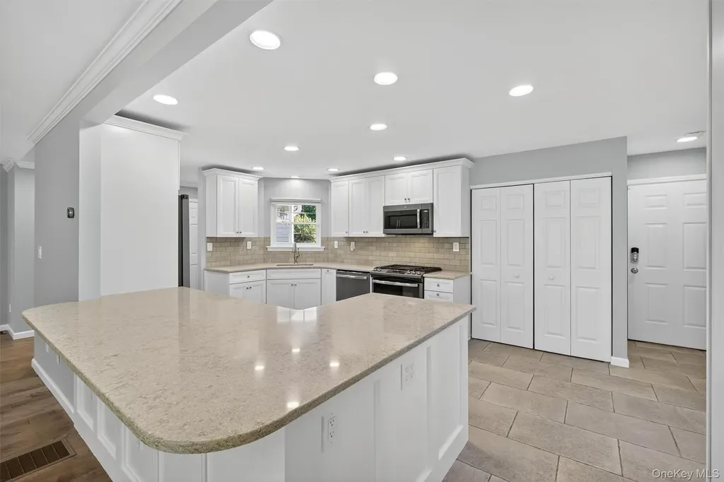 60 Muirfield Court Poughkeepsie NY 12603