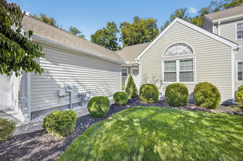 60 Muirfield Court Poughkeepsie NY 12603