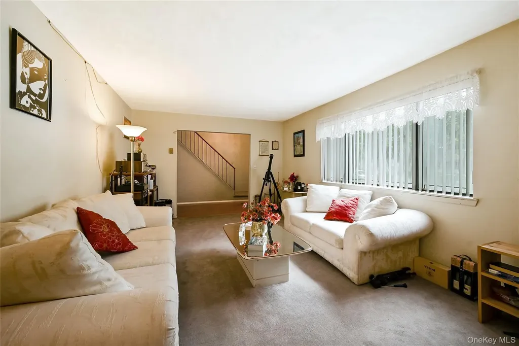 15 Hastings Drive Ridge NY 11961