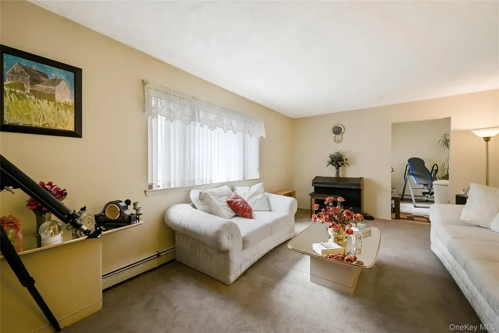 15 Hastings Drive Ridge NY 11961