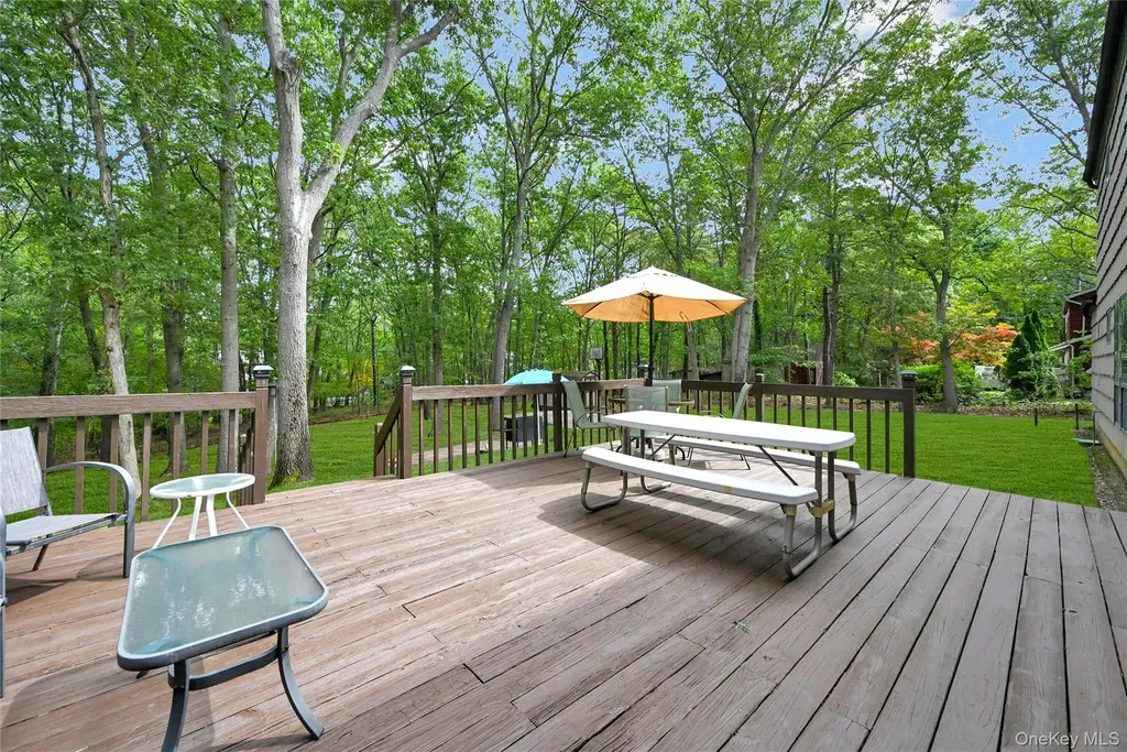 15 Hastings Drive Ridge NY 11961