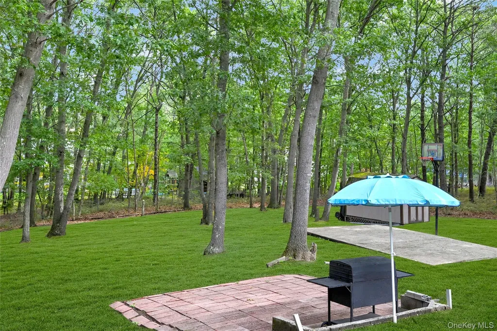 15 Hastings Drive Ridge NY 11961