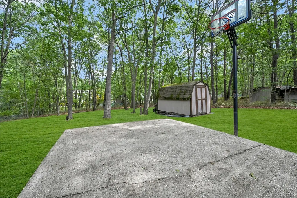 15 Hastings Drive Ridge NY 11961