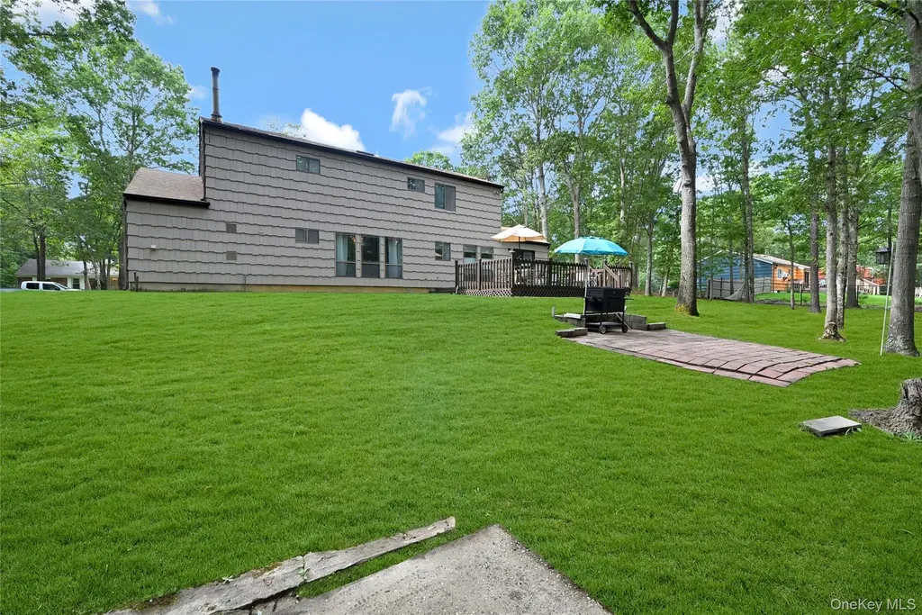 15 Hastings Drive Ridge NY 11961