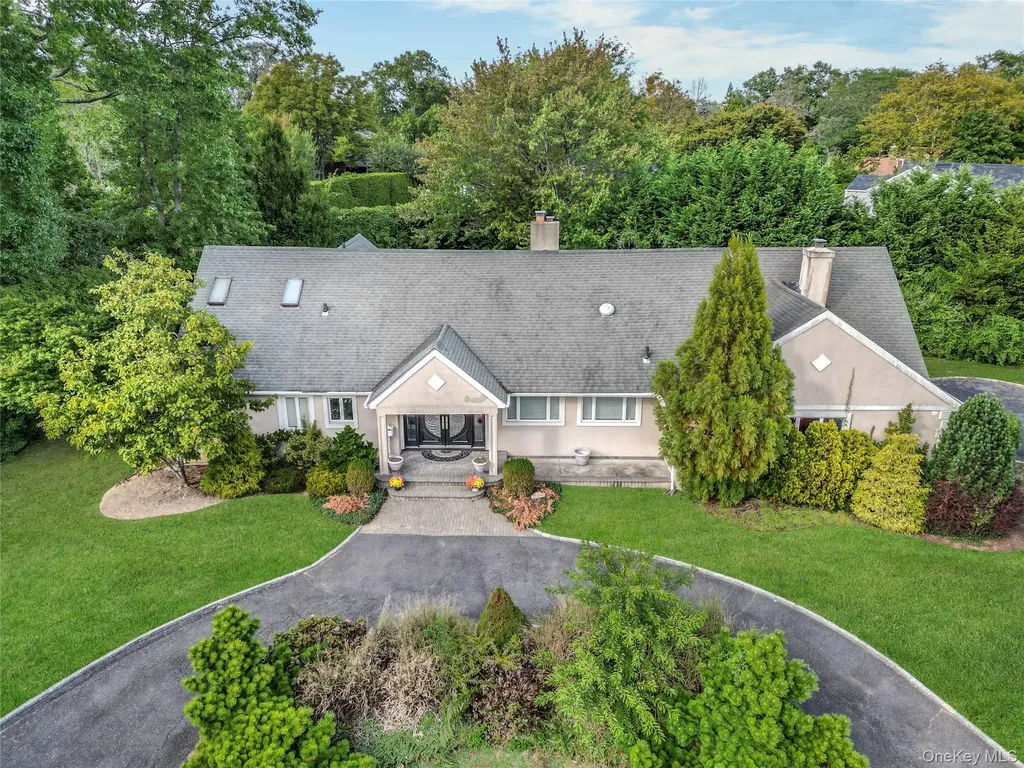 4 Willow Lane Hewlett Harbor NY 11557