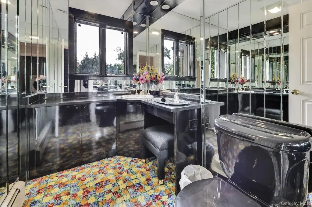 4 Willow Lane Hewlett Harbor NY 11557