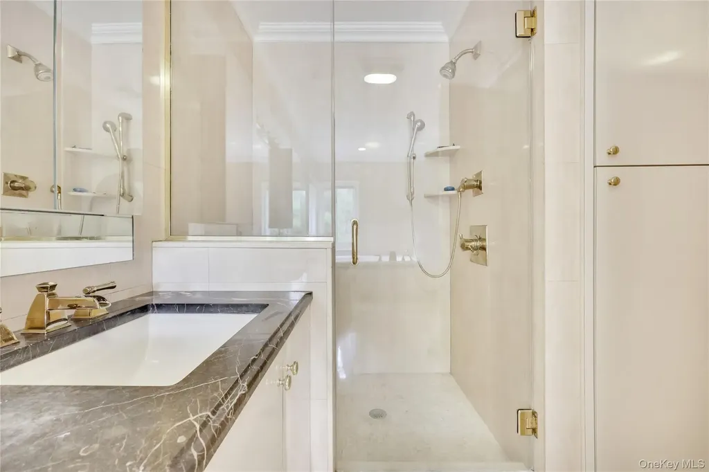 4 Willow Lane Hewlett Harbor NY 11557