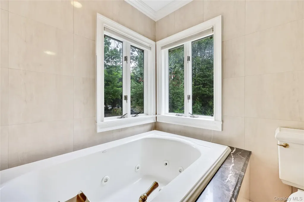 4 Willow Lane Hewlett Harbor NY 11557