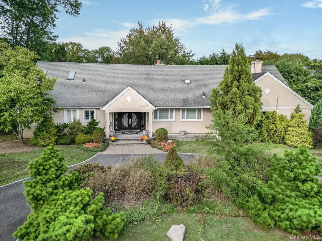 4 Willow Lane Hewlett Harbor NY 11557
