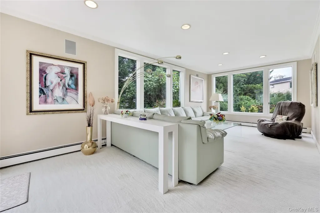4 Willow Lane Hewlett Harbor NY 11557