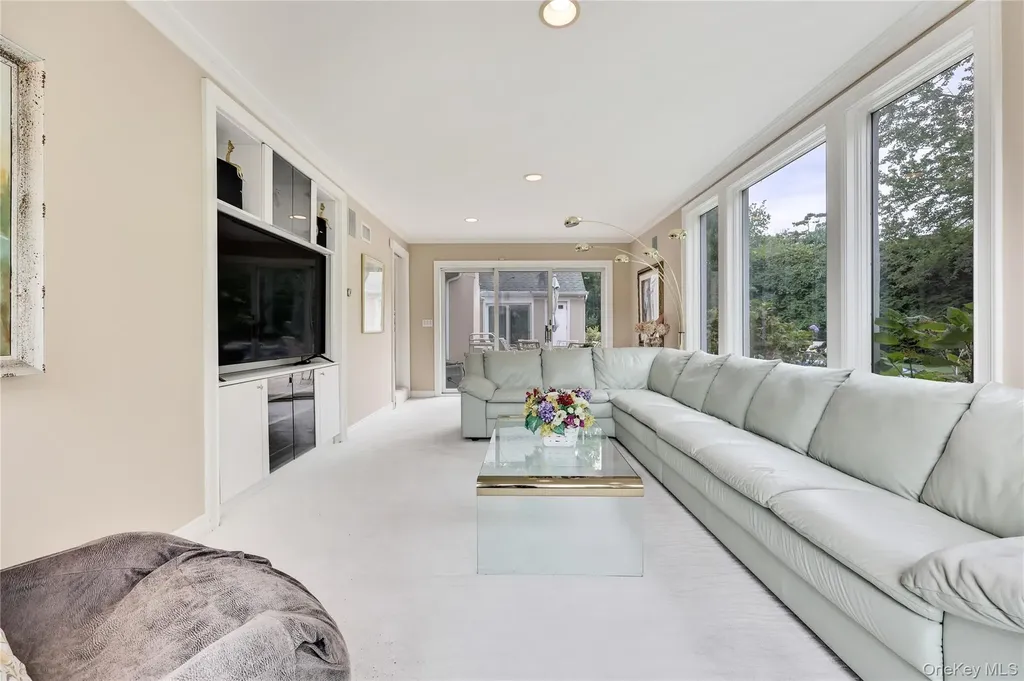 4 Willow Lane Hewlett Harbor NY 11557