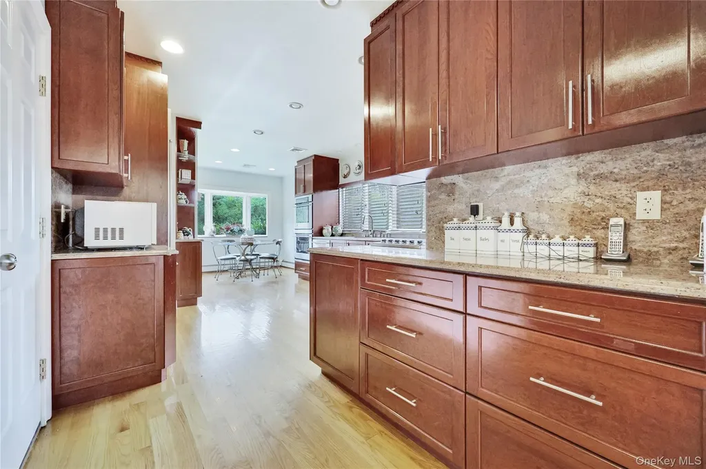 4 Willow Lane Hewlett Harbor NY 11557