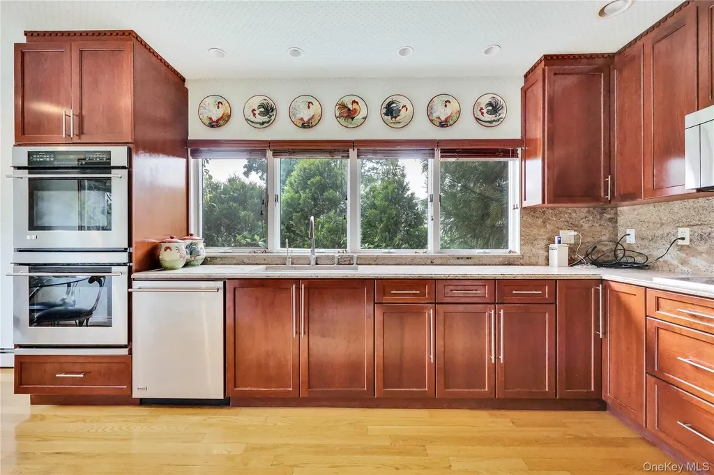 4 Willow Lane Hewlett Harbor NY 11557
