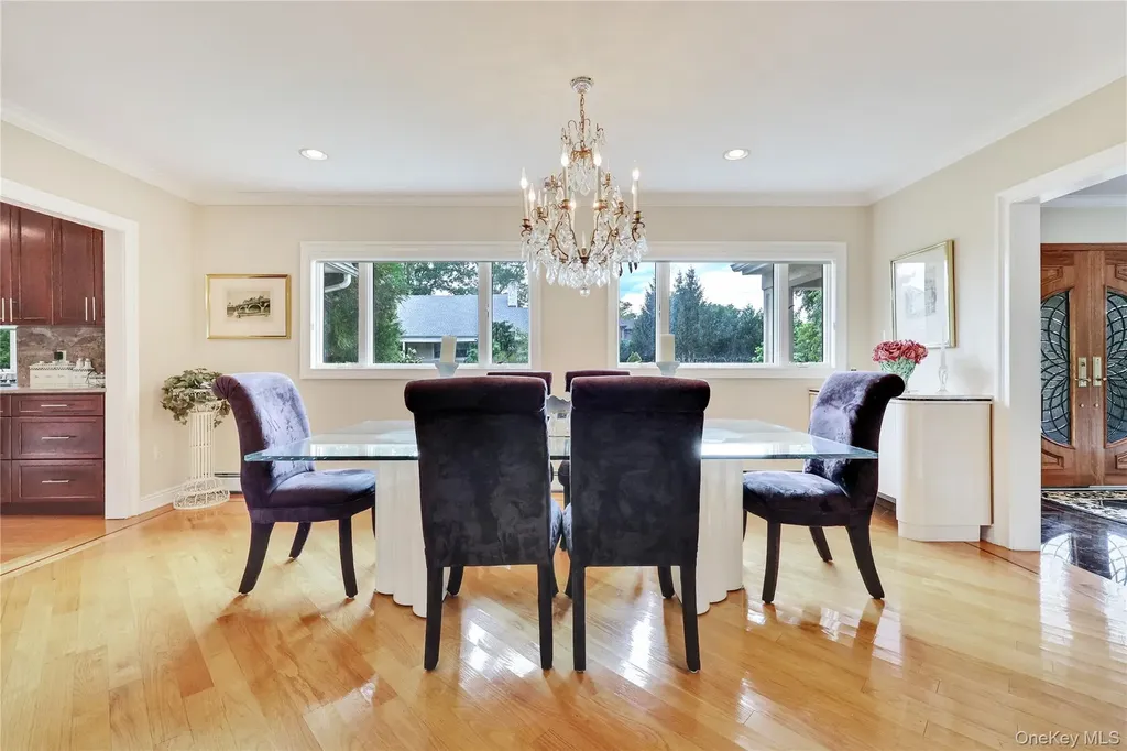 4 Willow Lane Hewlett Harbor NY 11557