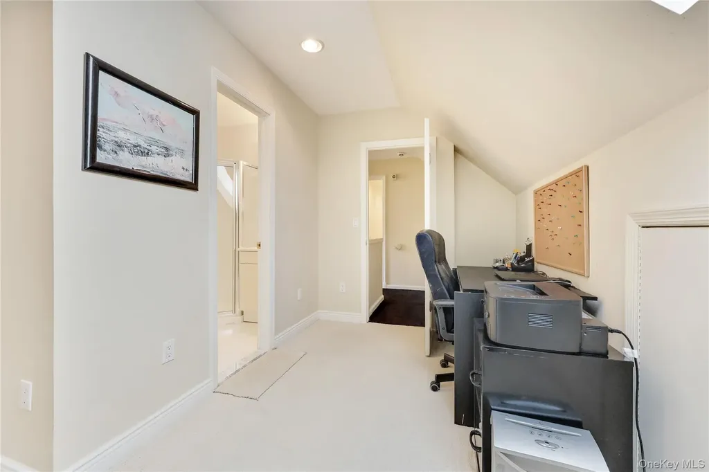 4 Willow Lane Hewlett Harbor NY 11557