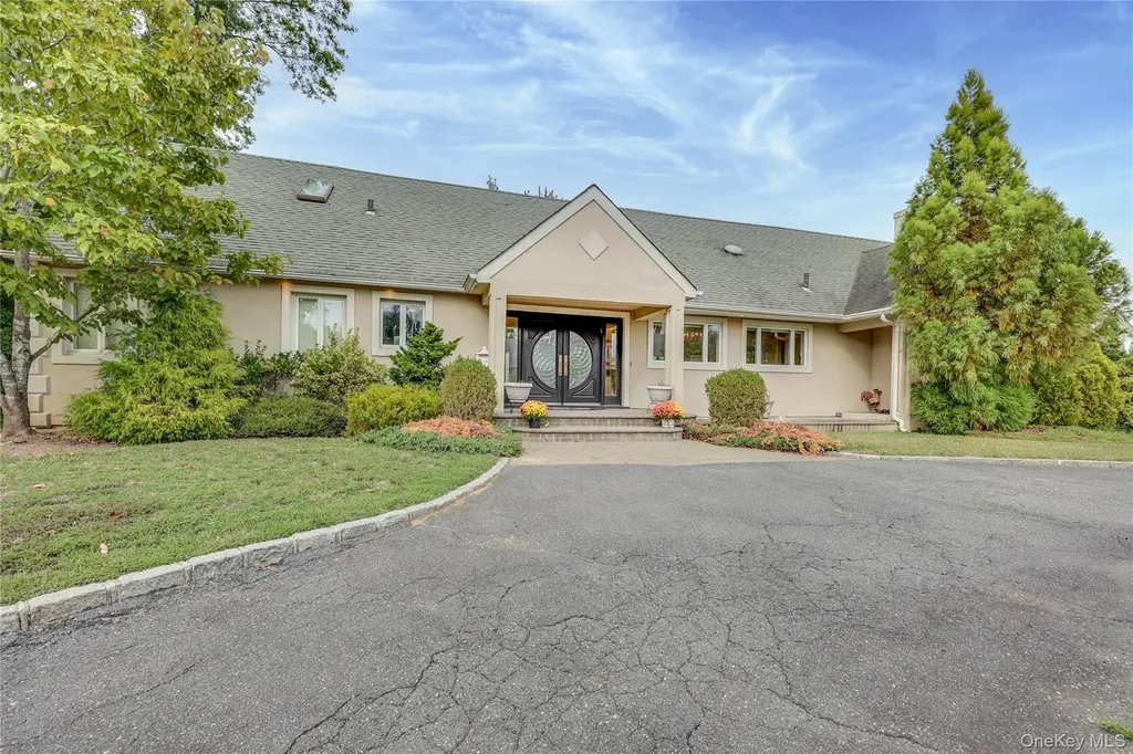 4 Willow Lane Hewlett Harbor NY 11557