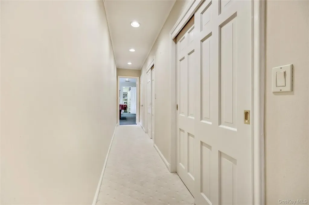 4 Willow Lane Hewlett Harbor NY 11557