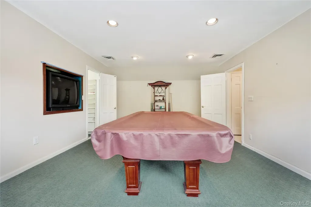 4 Willow Lane Hewlett Harbor NY 11557