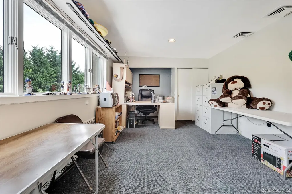 4 Willow Lane Hewlett Harbor NY 11557