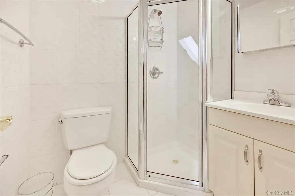4 Willow Lane Hewlett Harbor NY 11557