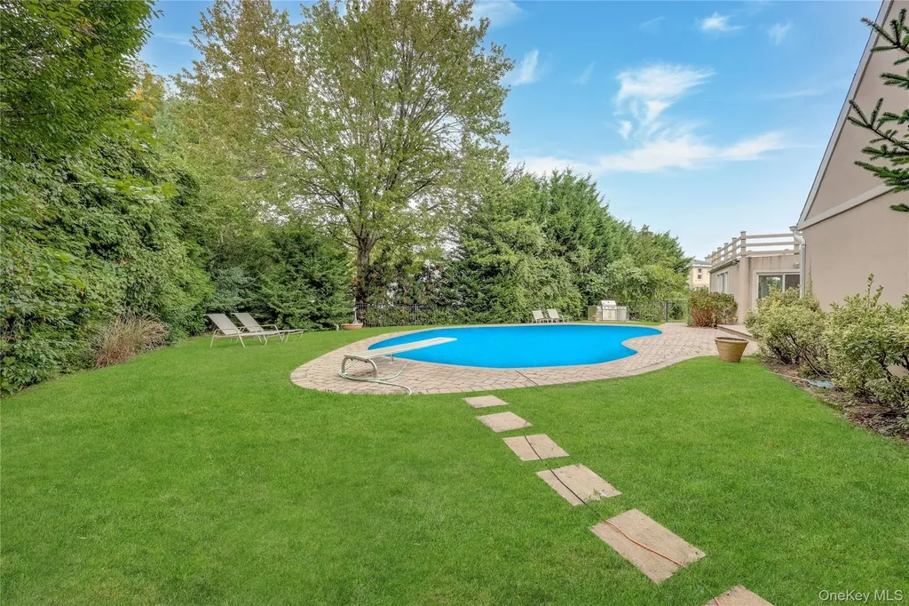 4 Willow Lane Hewlett Harbor NY 11557
