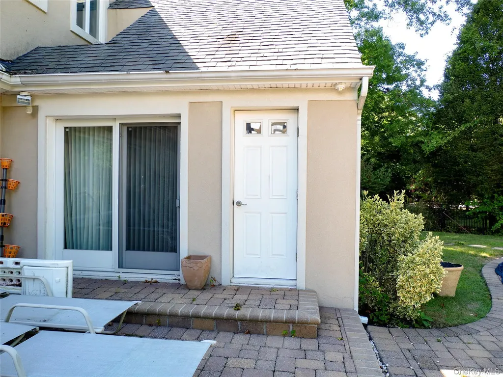 4 Willow Lane Hewlett Harbor NY 11557
