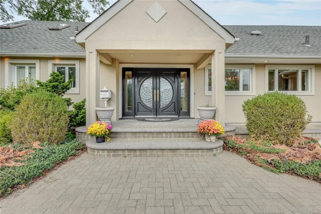 4 Willow Lane Hewlett Harbor NY 11557