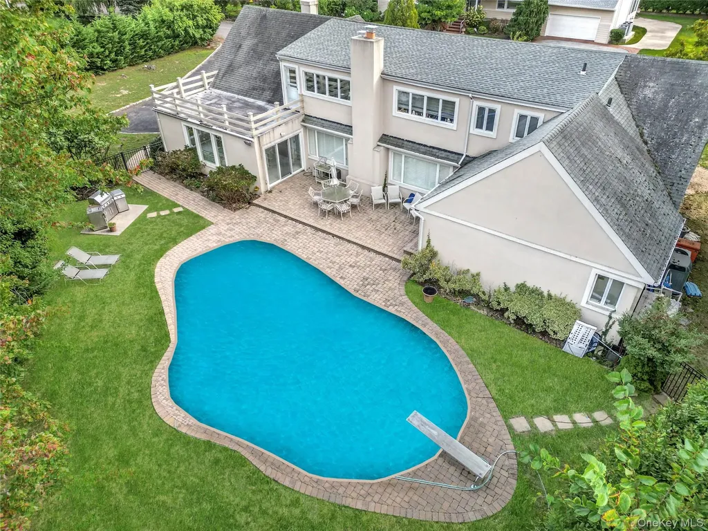 4 Willow Lane Hewlett Harbor NY 11557