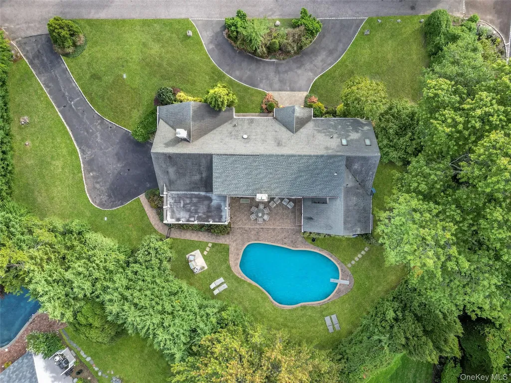 4 Willow Lane Hewlett Harbor NY 11557