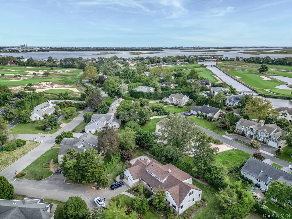 4 Willow Lane Hewlett Harbor NY 11557