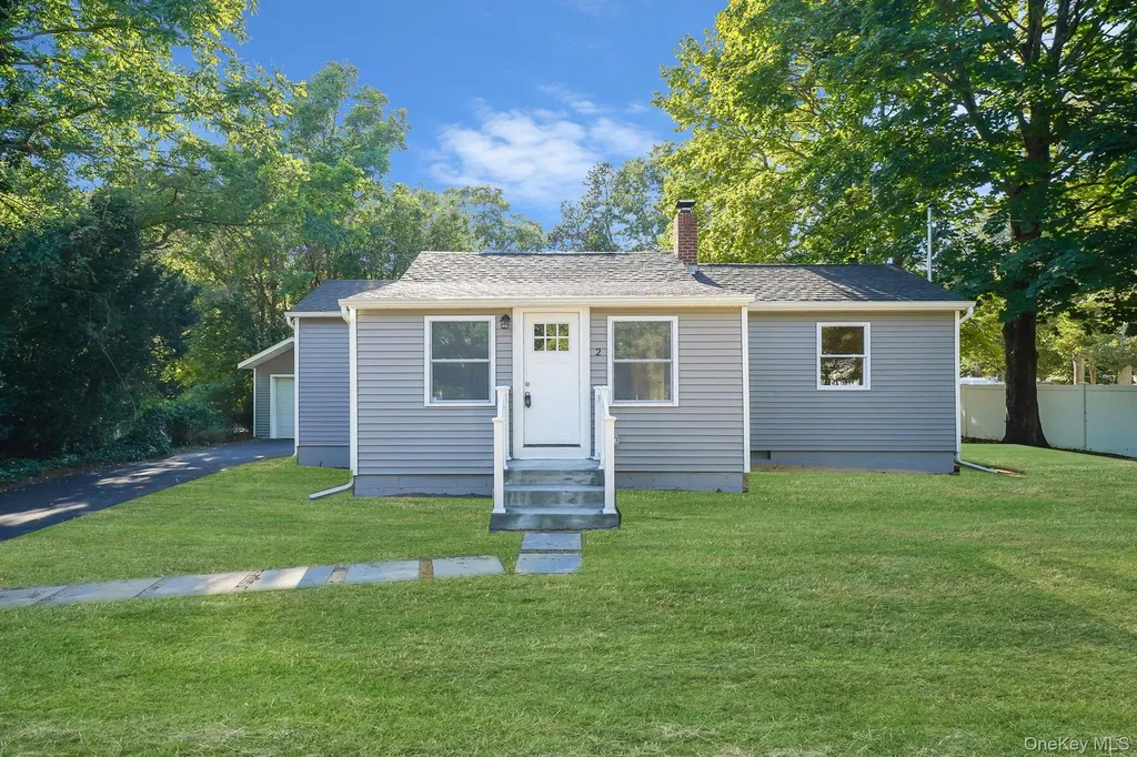 2 Myrtle Lane Coram NY 11727
