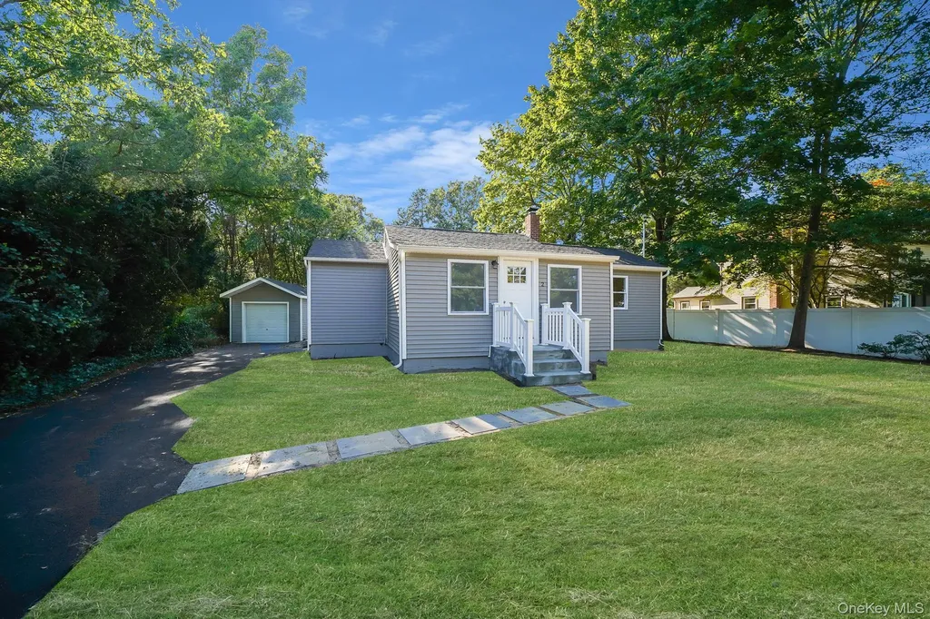 2 Myrtle Lane Coram NY 11727