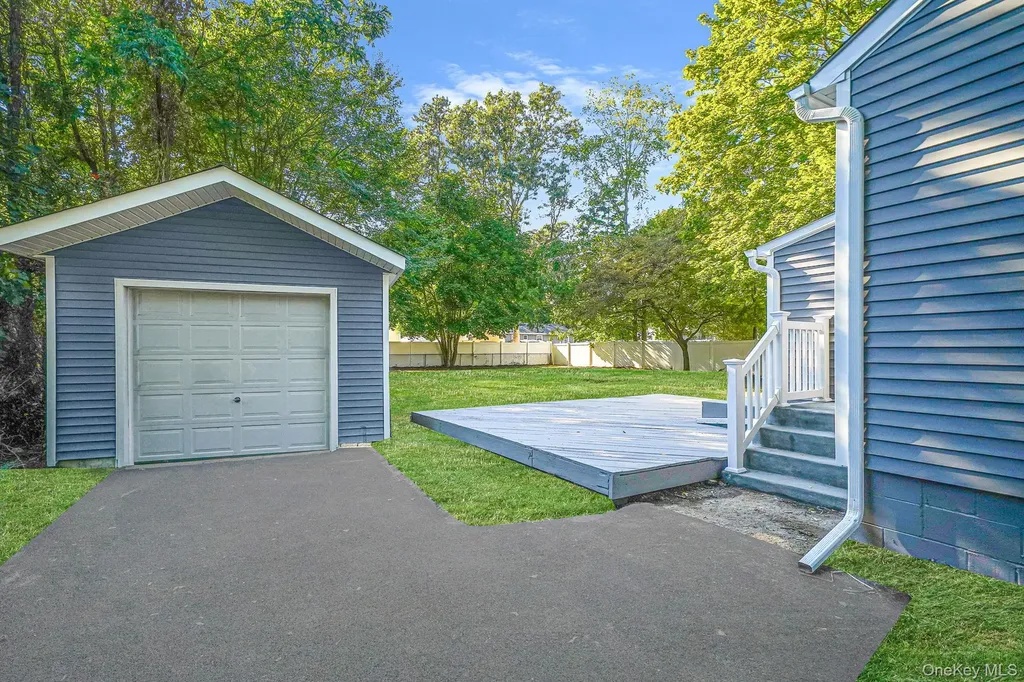 2 Myrtle Lane Coram NY 11727