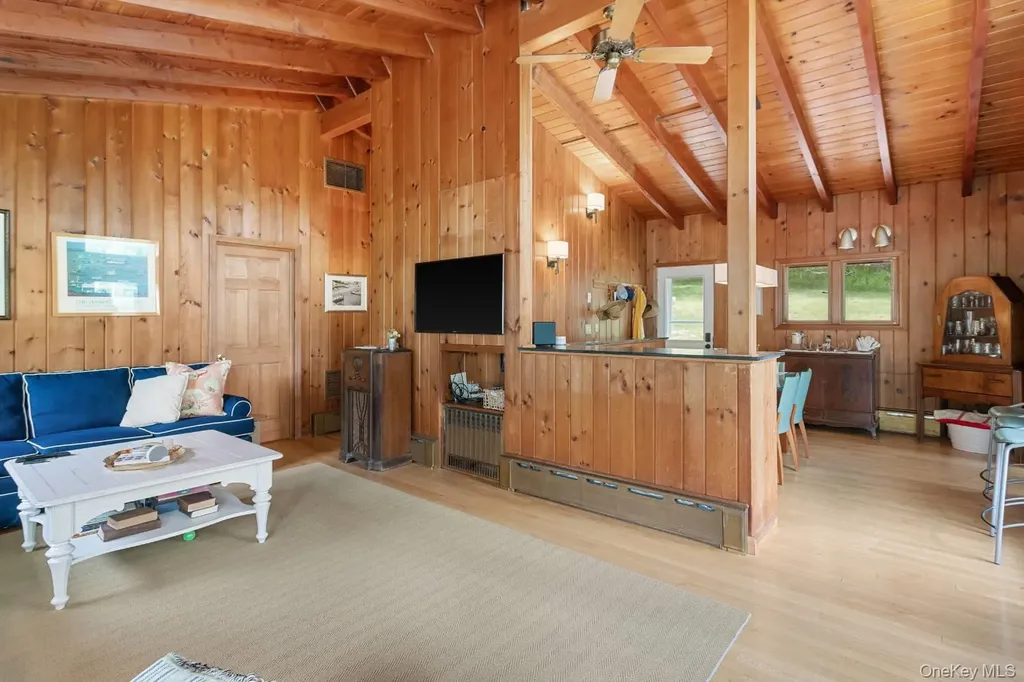 16 S Beach Road Southampton NY 11968