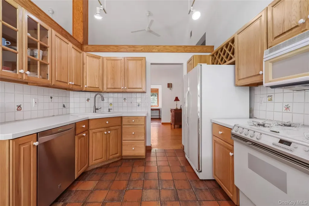 122 Wiccopee Road Putnam Valley NY 10579