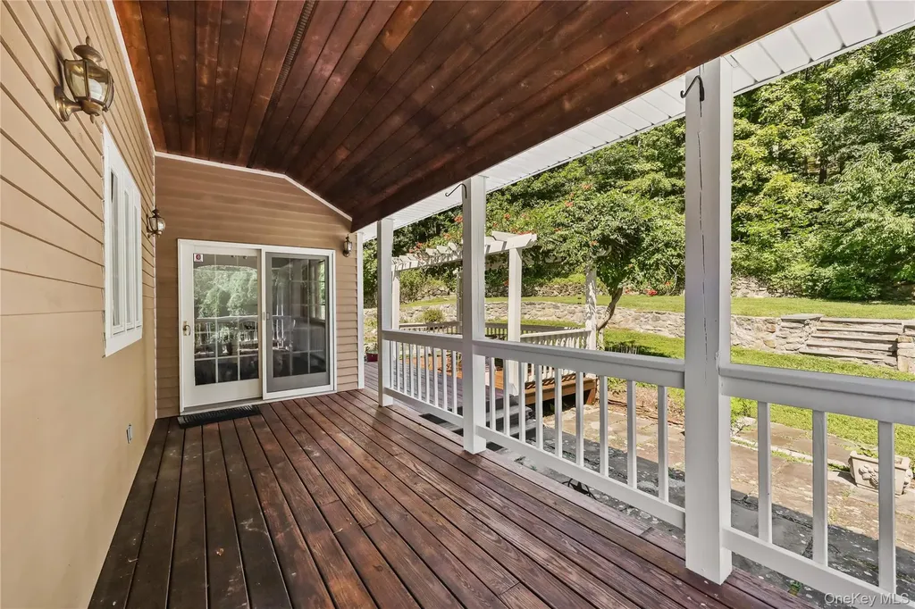 122 Wiccopee Road Putnam Valley NY 10579
