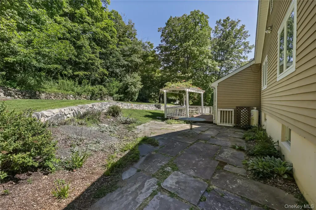 122 Wiccopee Road Putnam Valley NY 10579
