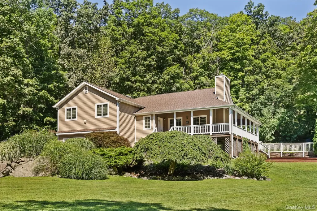 122 Wiccopee Road Putnam Valley NY 10579